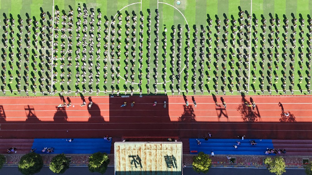 校园操场集合-长沙科技传媒技工学校