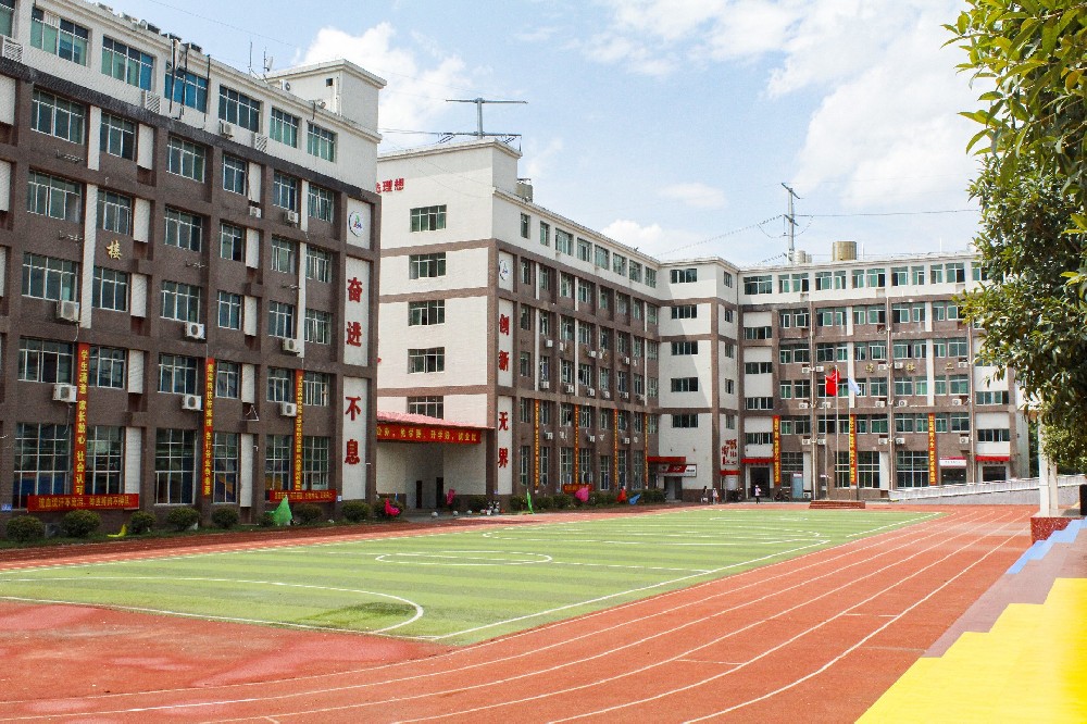 学校操场-长沙科技传媒技工学校