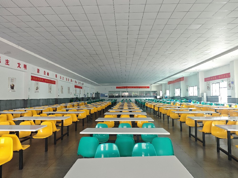 学校食堂-长沙科技传媒技工学校